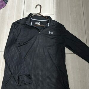 Under Armour Heat Gear 1/4 zip. Black. Large